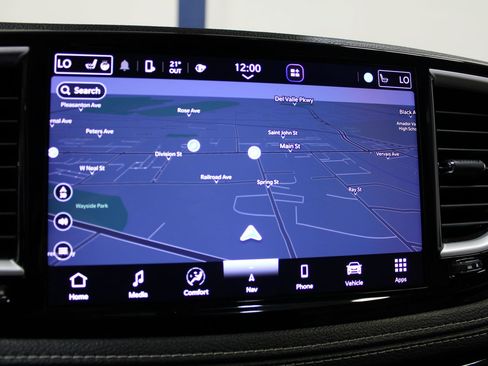 Used 2021 Chrysler Pacifica Touring-L FWD image 33
