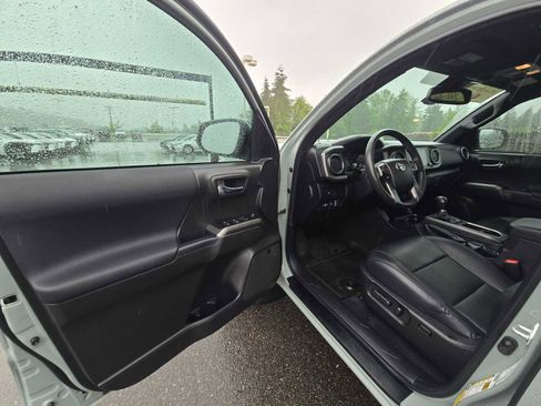 Used 2023 Toyota Tacoma TRD Off-Road w/ TRD Premium Off Road Package AWD/4WD image 20