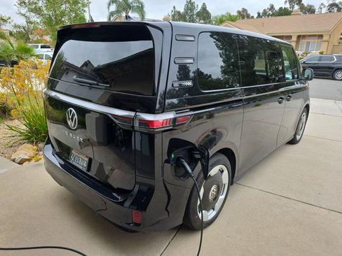 Certified 2025 Volkswagen ID. Buzz Pro S RWD image 6