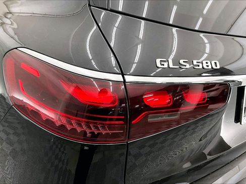 New 2026 Mercedes-Benz GLS 580 4MATIC image 11