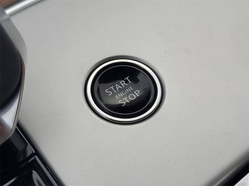 New 2025 Land Rover Range Rover SE image 19