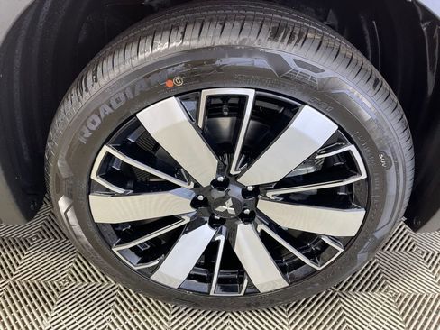 New 2025 Mitsubishi Outlander SE image 39