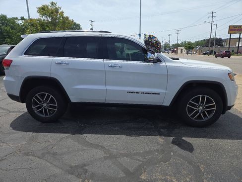 Used 2018 Jeep Grand Cherokee Limited AWD/4WD image 5