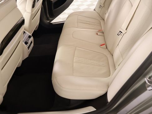 Used 2021 BMW 750i xDrive w/ Executive Package image 14