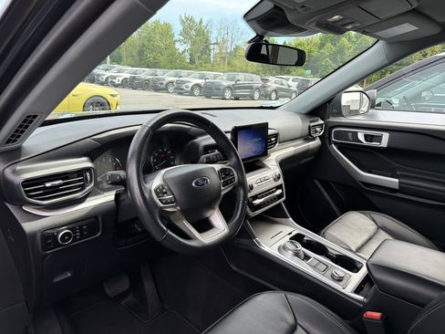 Used 2023 Ford Explorer XLT w/ Equipment Group 202A AWD/4WD image 9