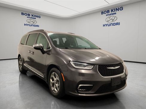 Used 2023 Chrysler Pacifica Limited FWD image 7