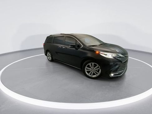 Used 2023 Toyota Sienna Platinum FWD image 6