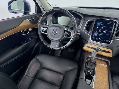 Used 2022 Volvo XC90 T5 Momentum image 34