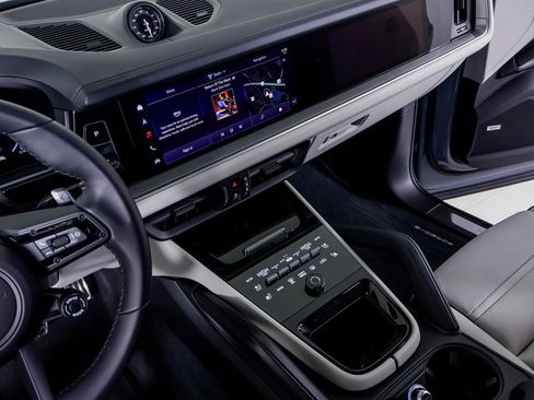 Used 2026 Porsche Cayenne S image 14