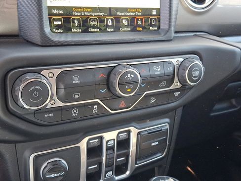 Certified 2018 Jeep Wrangler Unlimited Sahara image 16