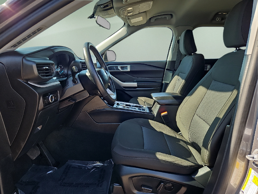 Used 2024 Ford Explorer XLT RWD image 17