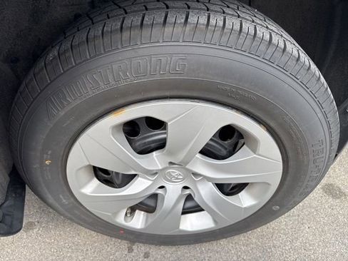 Used 2023 Toyota RAV4 LE AWD/4WD image 4