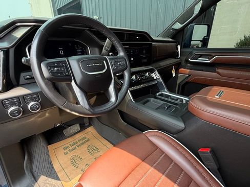 Used 2024 GMC Sierra 2500 Denali Ultimate AWD/4WD image 11