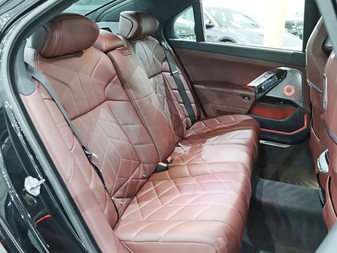 Used 2023 BMW i7 xDrive60 w/ Executive Package 2 image 32