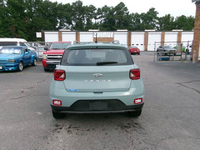 Used 2025 Hyundai Venue SEL FWD image 7