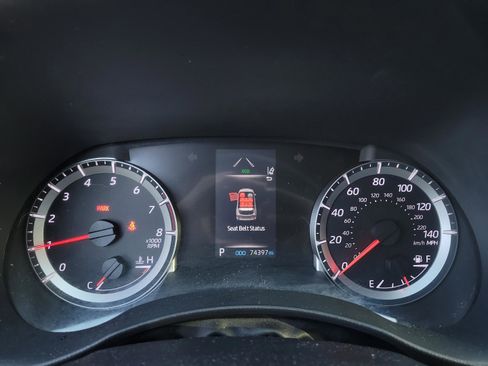 Used 2021 Toyota Highlander L FWD image 28