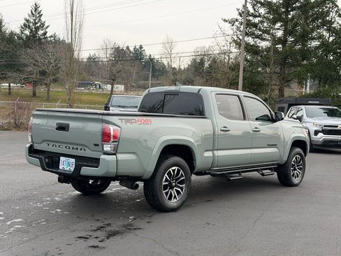 Used 2022 Toyota Tacoma TRD Sport image 3