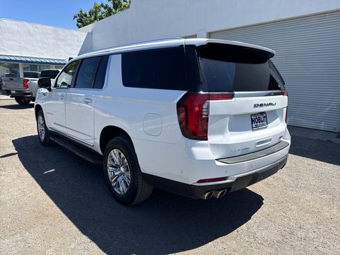 Used 2025 GMC Yukon XL Denali AWD/4WD image 3