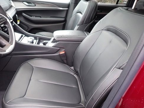 New 2025 Jeep Grand Cherokee Limited image 11