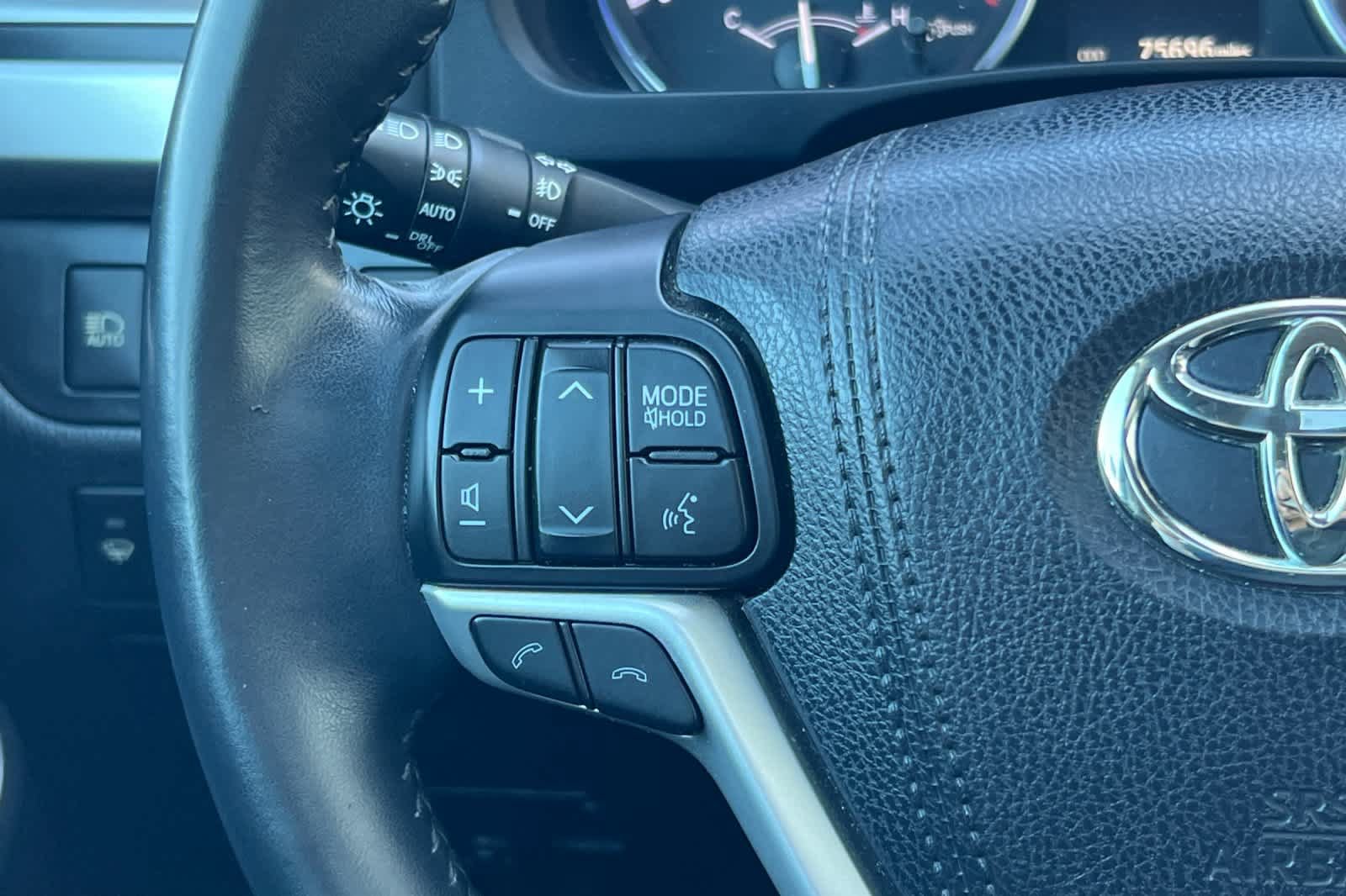 Used 2018 Toyota Highlander XLE FWD image 28