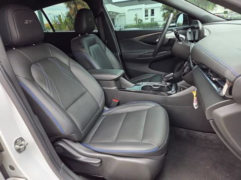Used 2024 Buick Envista Sport Touring w/ Convenience I Package FWD image 16