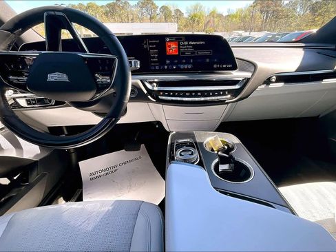 Used 2024 Cadillac Lyriq Sport image 15