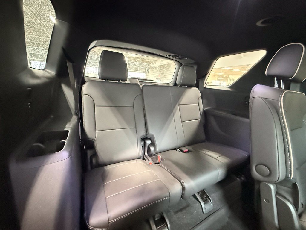 Used 2023 Chevrolet Traverse Premier w/ Redline Edition AWD/4WD image 29