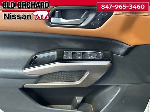 Used 2023 Nissan Pathfinder Platinum image 9