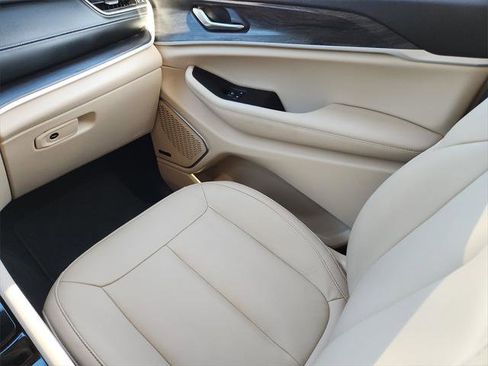 Certified 2022 Jeep Grand Cherokee Limited w/ MOPAR Finishing Package image 16