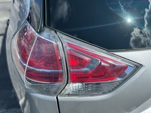 Used 2016 Nissan Rogue S image 25