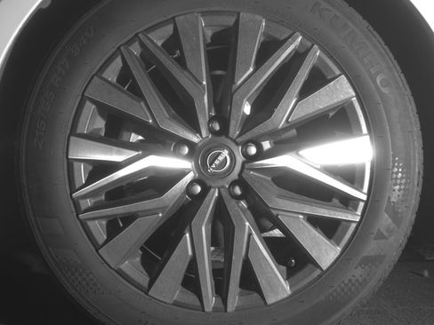 Used 2025 Nissan Altima 2.5 SV FWD image 12