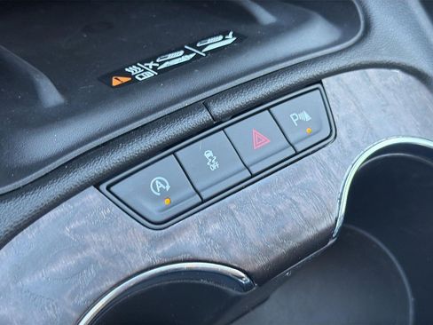 Used 2022 GMC Acadia Denali w/ Denali Ultimate Package AWD/4WD image 19