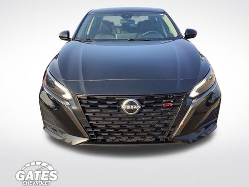 Used 2023 Nissan Altima 2.5 SR w/ SR Premium Package AWD/4WD image 2