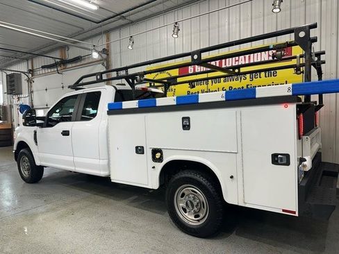 Used 2022 Ford F250 XL w/ Power Equipment Group RWD image 4