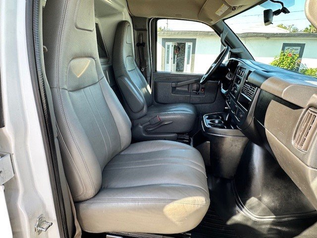 Used 2016 Chevrolet Express 2500 RWD image 16
