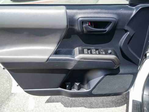 Used 2017 Toyota Tacoma SR5 w/ Tow Package RWD image 20