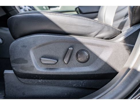 Used 2024 Ford Edge SEL image 9