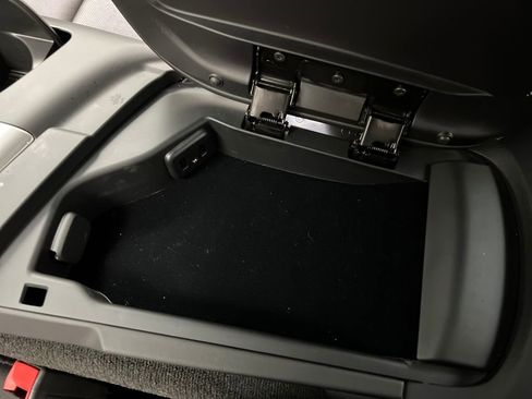 Used 2019 Chevrolet Corvette Stingray Coupe w/ Carbon Flash Badge Package image 19