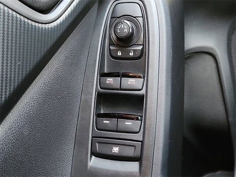 Certified 2025 Subaru Crosstrek 2.0i image 21