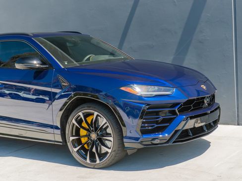Used 2021 Lamborghini Urus AWD/4WD image 37
