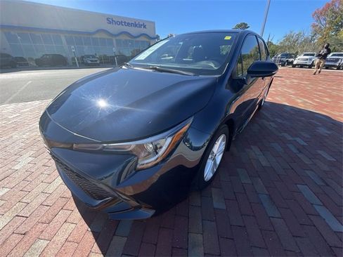 Used 2021 Toyota Corolla SE w/ SE Preferred Package image 32