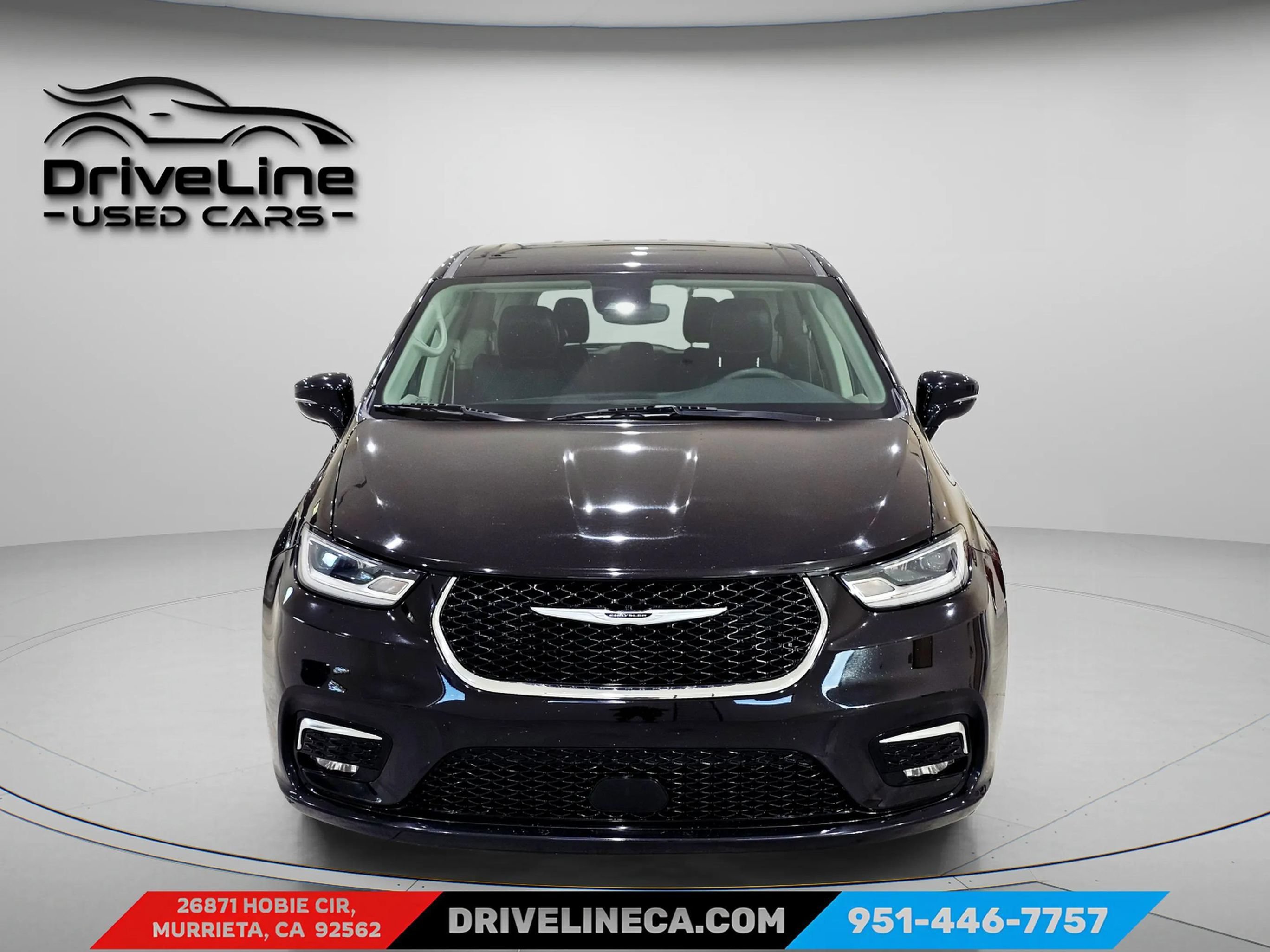 Used 2024 Chrysler Pacifica Touring-L FWD image 2