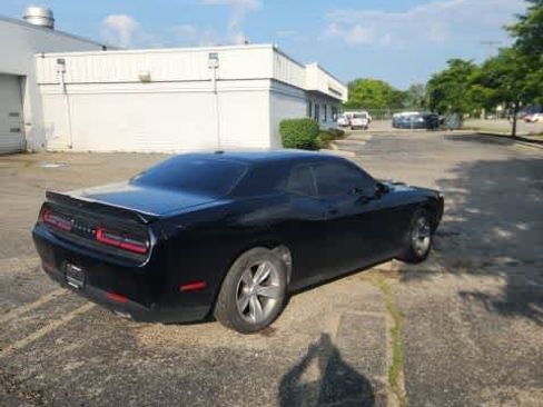 Used 2018 Dodge Challenger SXT RWD image 17