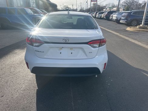 Used 2025 Toyota Corolla LE FWD image 4