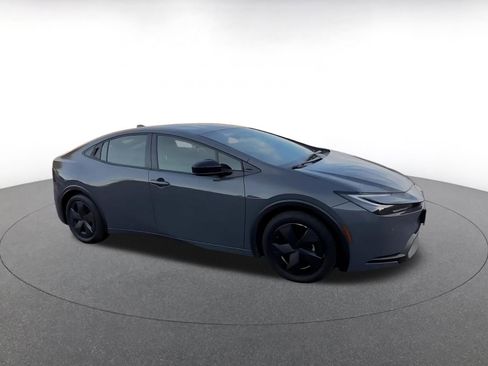 Used 2025 Toyota Prius LE image 2