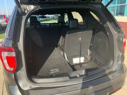 Used 2018 Ford Explorer XLT w/ Equipment Group 202A image 34