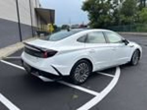 Used 2024 Hyundai Sonata Limited FWD image 2