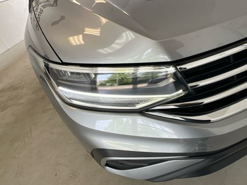 Used 2023 Volkswagen Tiguan SE w/ Panoramic Sunroof Package AWD/4WD image 9
