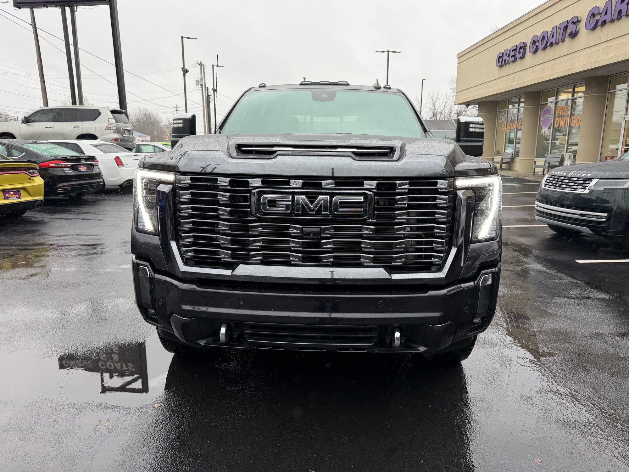 Used 2024 GMC Sierra 3500 Denali Ultimate AWD/4WD image 2