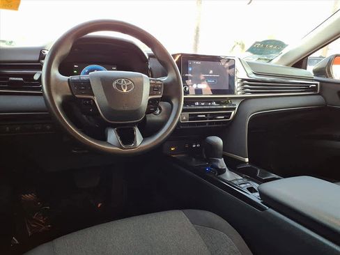 Used 2025 Toyota Camry LE image 9